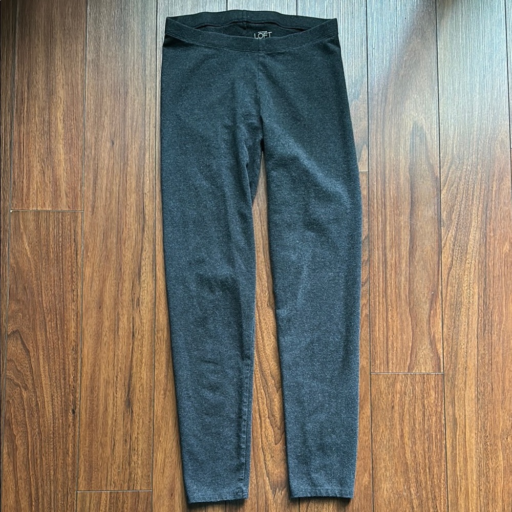 💚💚EUC LOFT Charcoal Gray Leggings💚💚